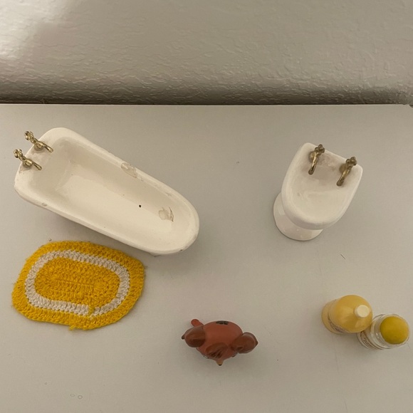 Littlest Pet Shop Bathroom - Picture 2 of 6